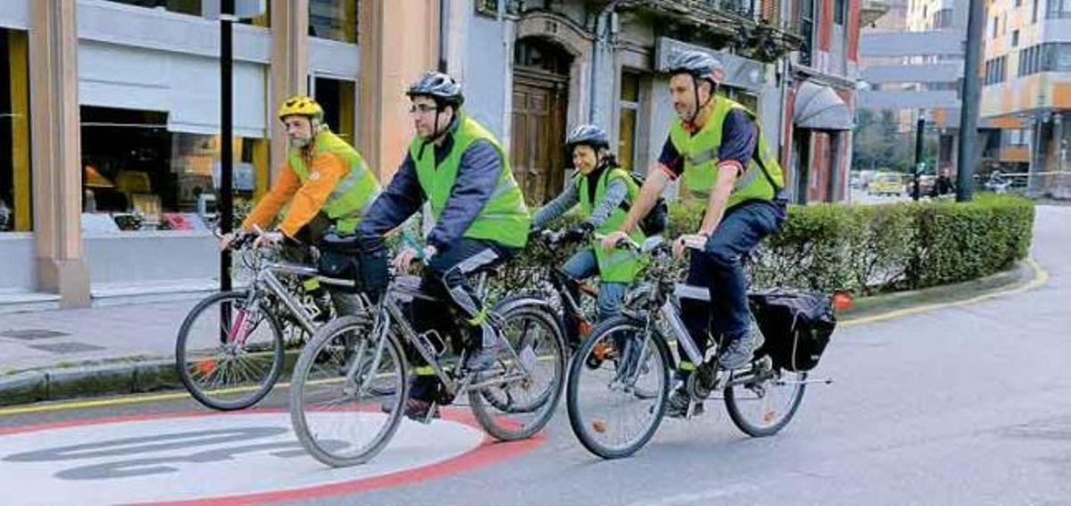 En ciudades y villas, a 30 kilómetros por hora