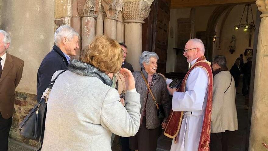 Constantino Bada oficia la misa de San Blas en Piedeloro