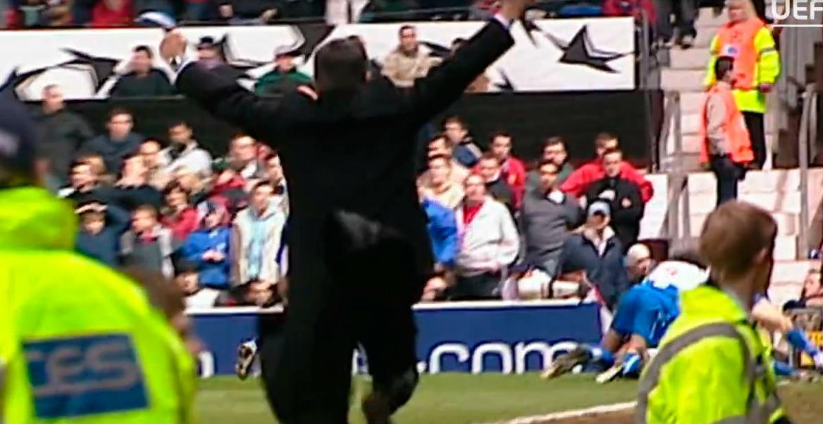 La celebración de Mourinho en Old Trafford en 2004