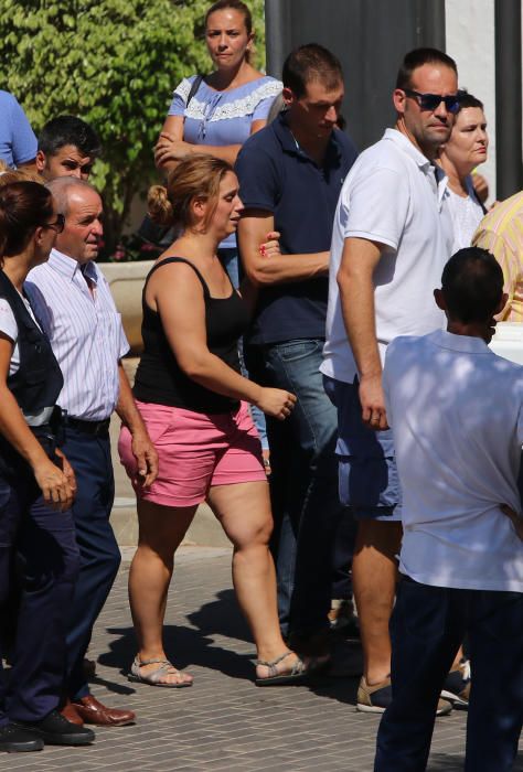 La pequeña fallecida entre Álora y Pizarra después de estar varias horas desaparecida era enterrada en el cementerio de Alhaurín el Grande, de donde es su madre