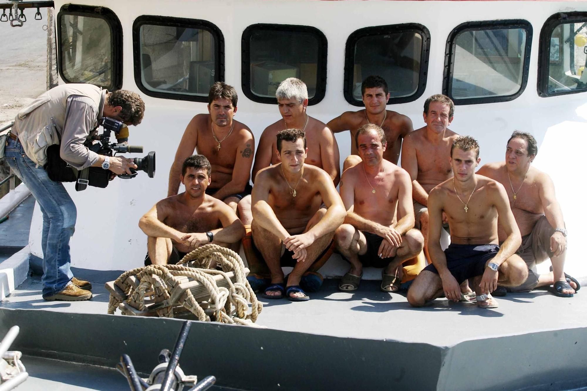 Así fue el desembarco en 2006 de los inmigrantes rescatados por la tripulación del pesquero "Francisco y Catalina" en Malta