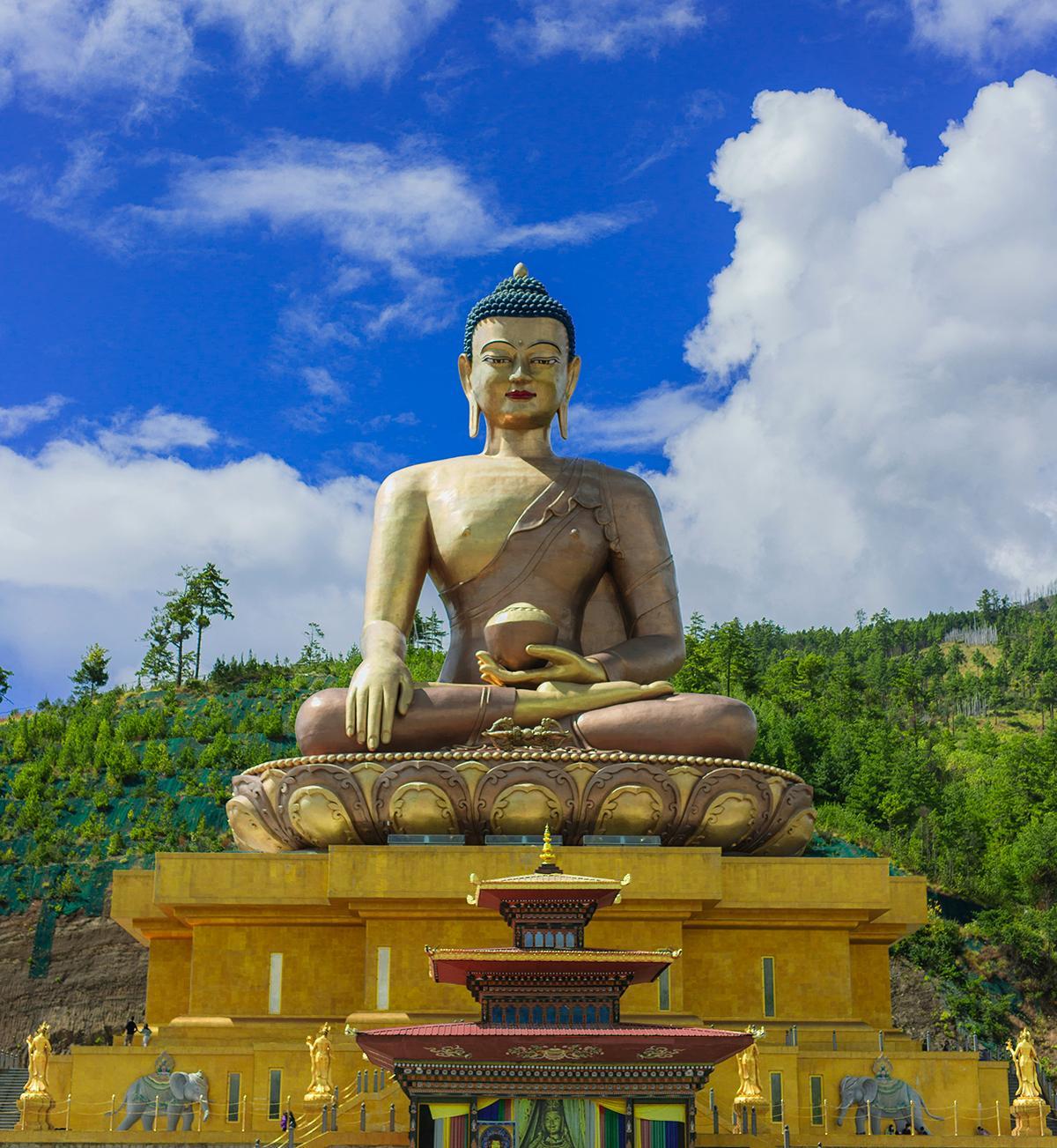 El Gran Buda Dordenma preside las colinas de Thimphu, una de las imágenes espirituales más reconocibles de Bután.