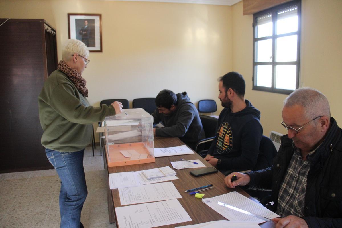 GALERÍA | Los vecinos de Sanabria acuden a la cita con las urnas