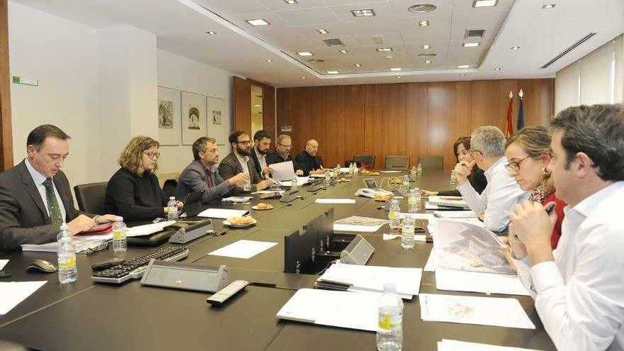 Representantes de Concello, Adif y Consellería de Infraestruturas, en la reunión realizada en Madrid.