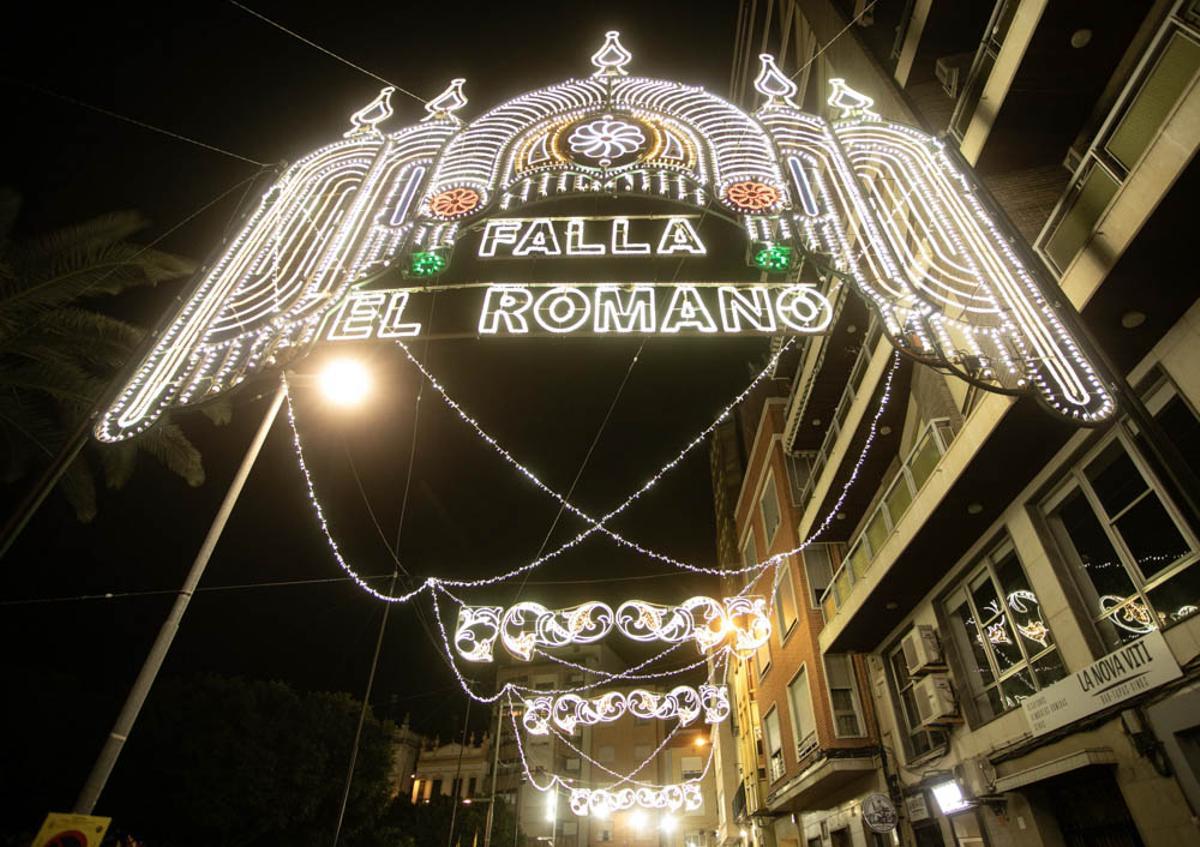 Así es el espectacular alumbrado de la Falla El Romano de Sagunt