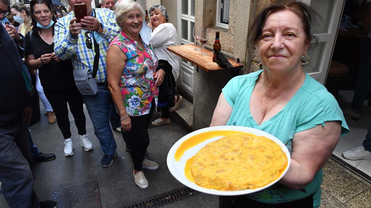 ESTHER CORRAL MARTINEZ, PROPIETARIA DEL BAR GALICIA DE BETANZOS.