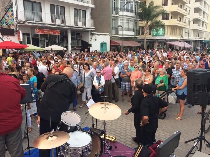 Protesta contra el cierre de la avenida de Arrecife