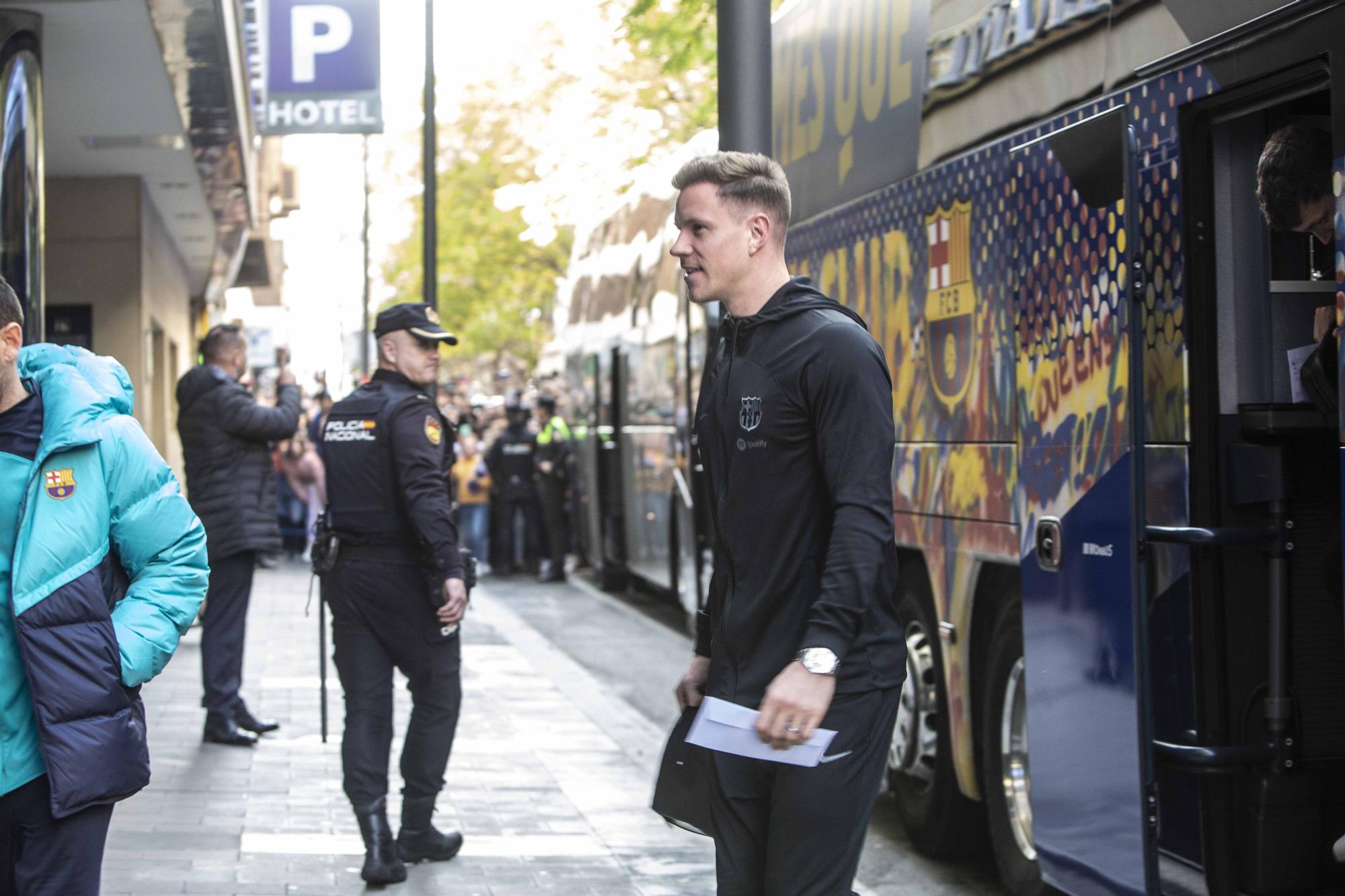 Gran expectación en Alicante por la llegada del Barça