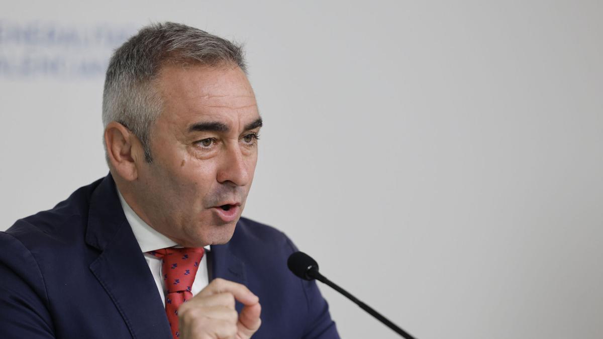 El Consell subraya el carácter anónimo del dosier contra Llorca para minimizarlo y acusa a Morant de estar «desesperada» por llevarlo a la Fiscalía