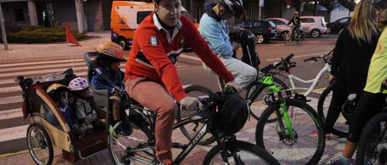 La bicicleta ganó adeptos en la Semana da Mobilidade de Vilagarcía. // Noé Parga