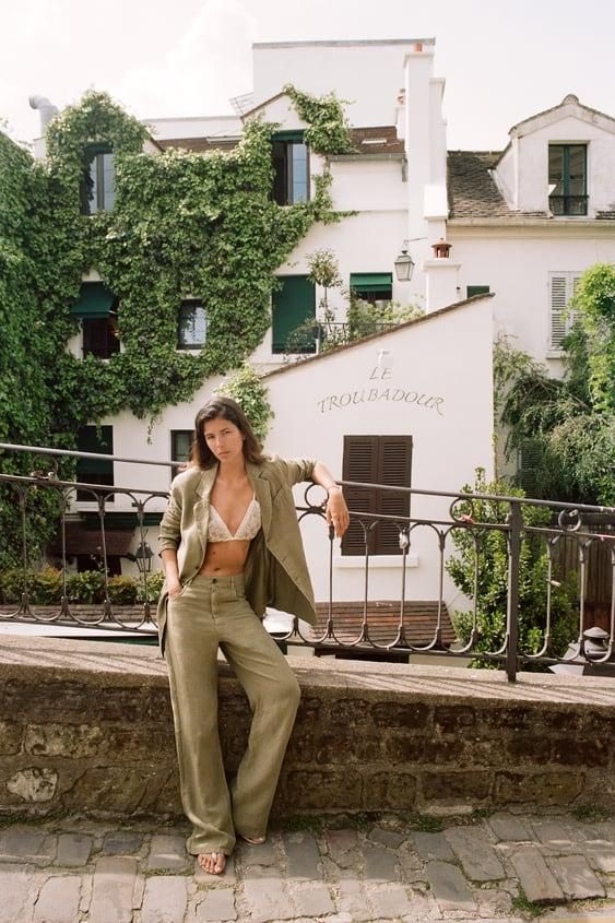 Pantalón de lino verde caqui de Zara
