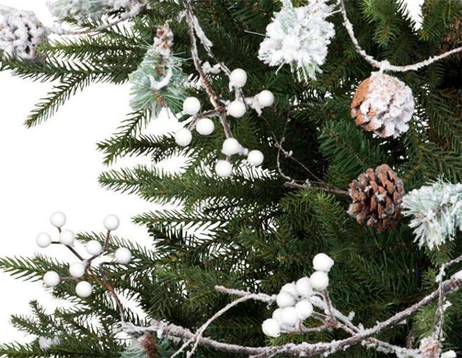 Árbol de Navidad con adornos vegetales, piñas