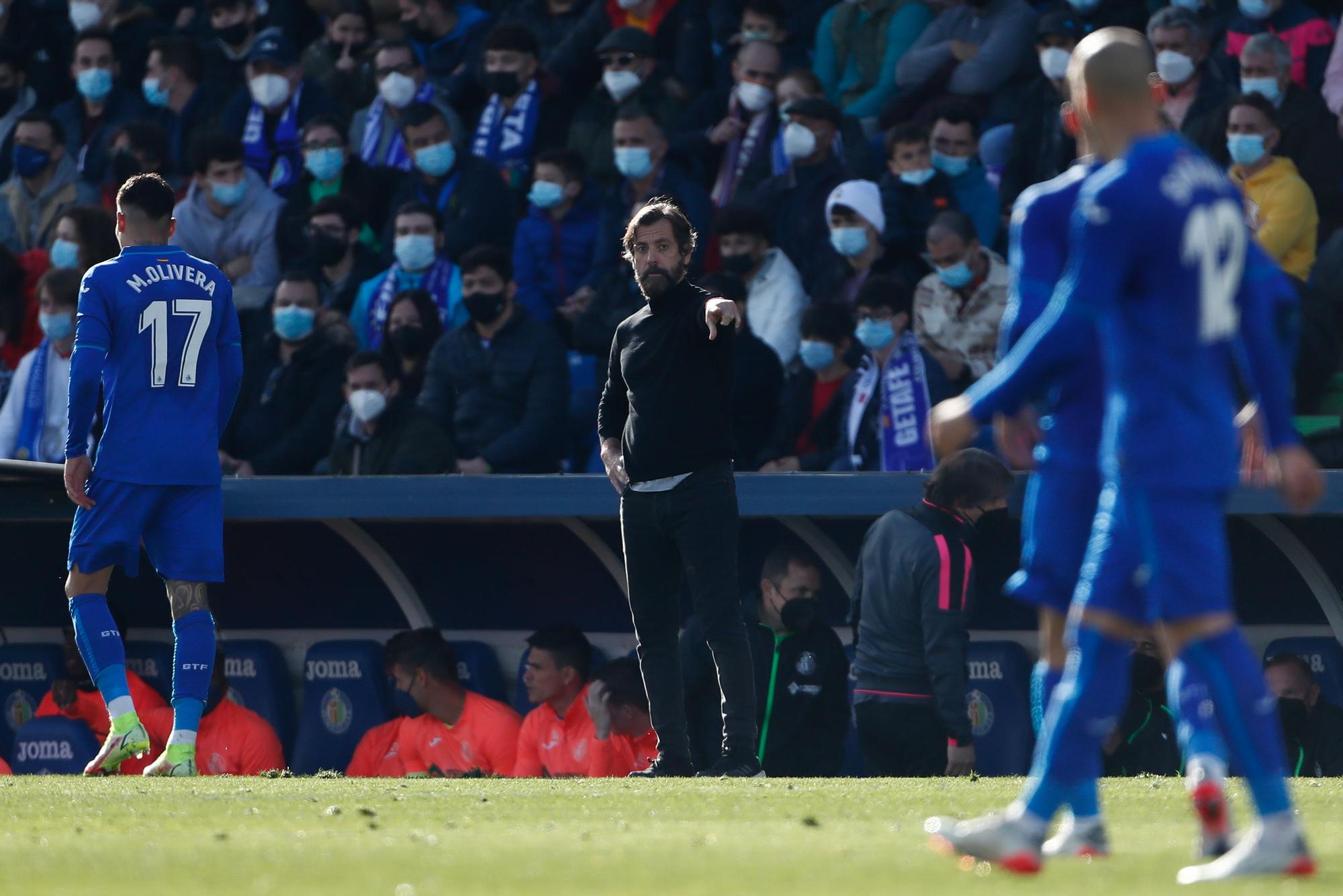 Quique Sánchez Flores da indicaciones durante el choque entre el Getafe y el Madrid.