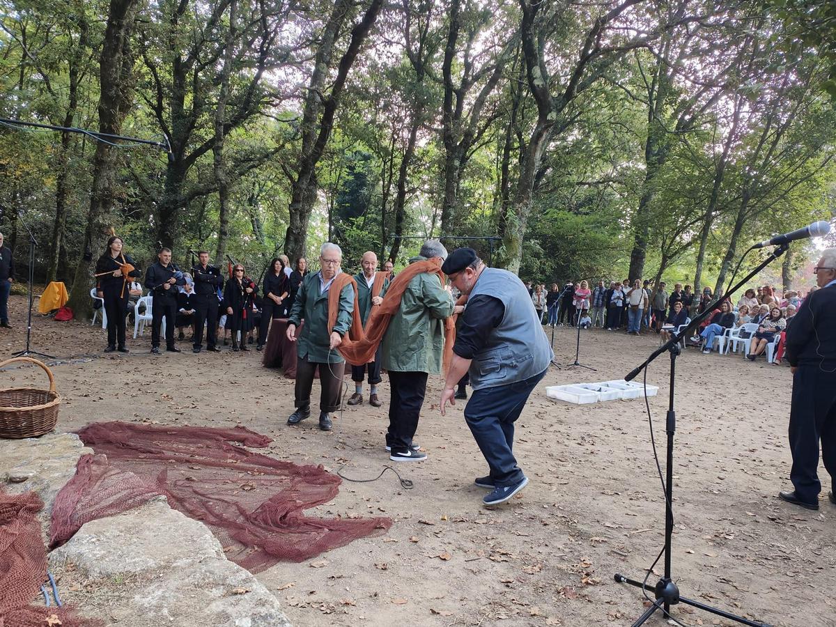 Los usuarios de Afamo convierten San Martiño en un puerto pesquero