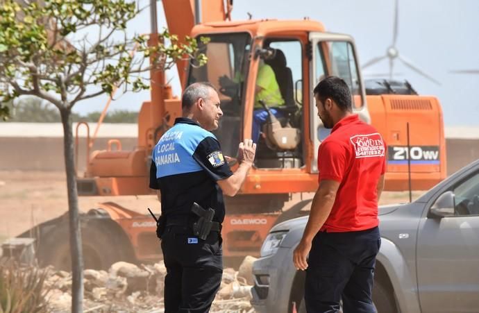 17/07/2019 POZO IZQUIERDO. SANTA LUCIA DE TIRAJANA. Tierra en los Duplex de Pozo Izquierdo por las obras de unos invernaderos.  Fotógrafa: YAIZA SOCORRO.  | 17/07/2019 | Fotógrafo: Yaiza Socorro