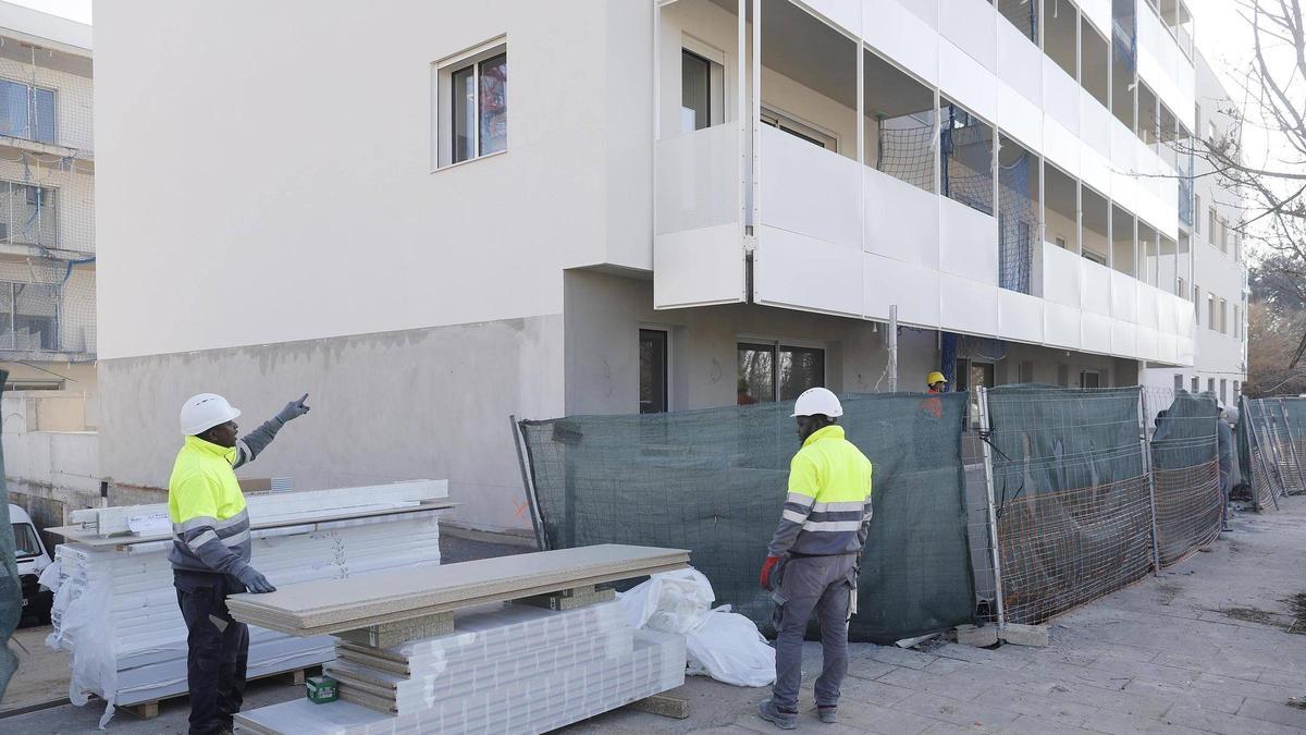 Habitatges en construcció a Girona.