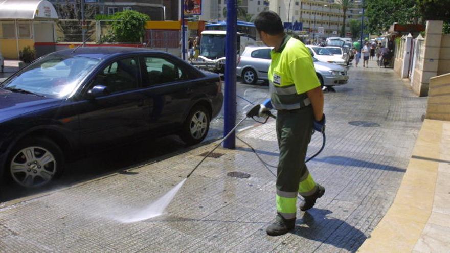 Benidorm anuncia un plan de choque para limpiar a fondo las calles antes del verano