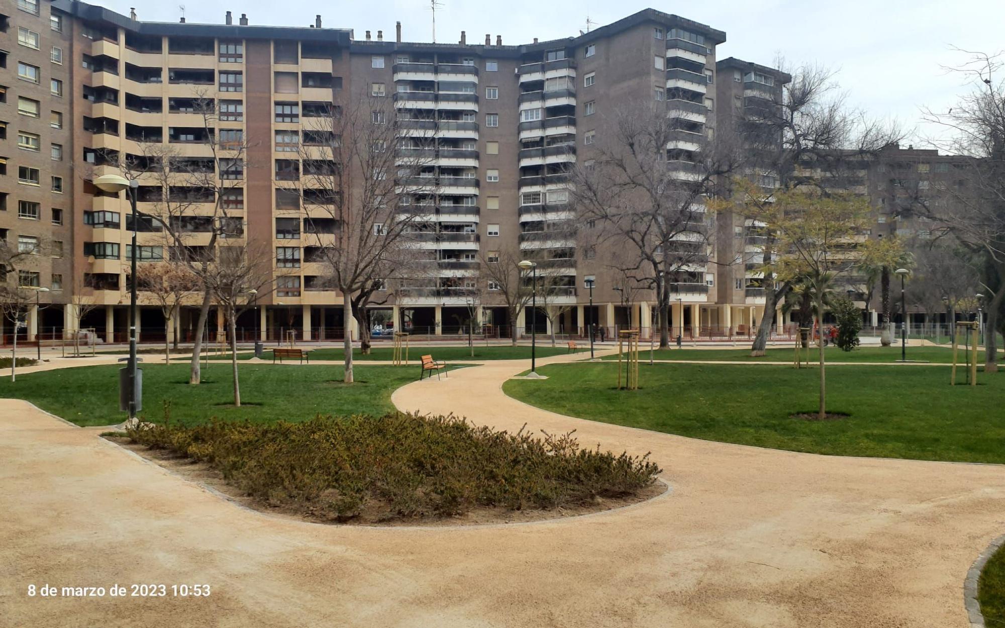 La plaza de los Sitios y los parques Grande, Miraflores y Los Poetas  tendrán zonas de suelta para perros en Zaragoza