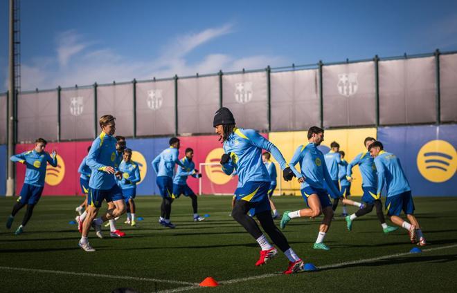 El Racing amenaça el Barça en una eliminatòria entre líders