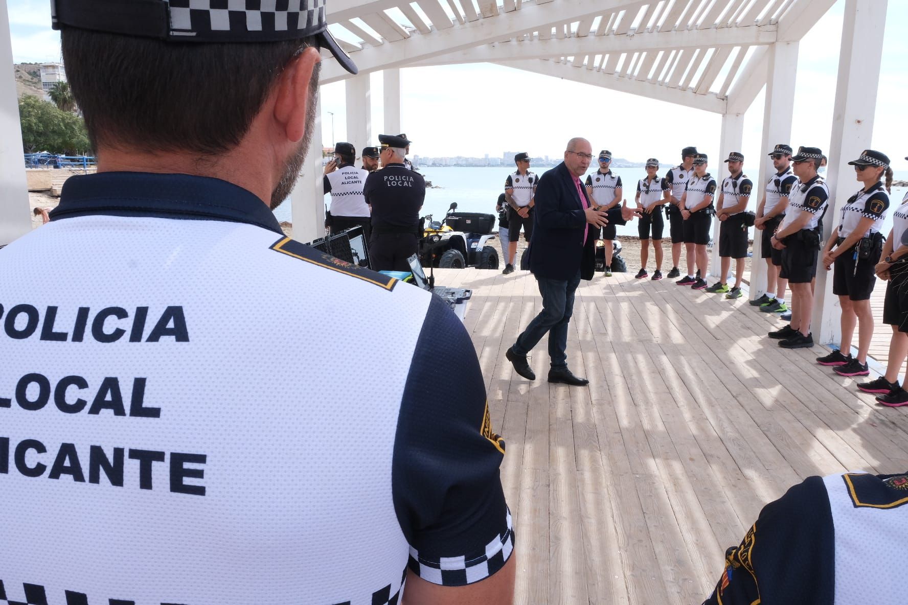 La Policía Local reforzará el control del botellón en las playas y calas de Alicante