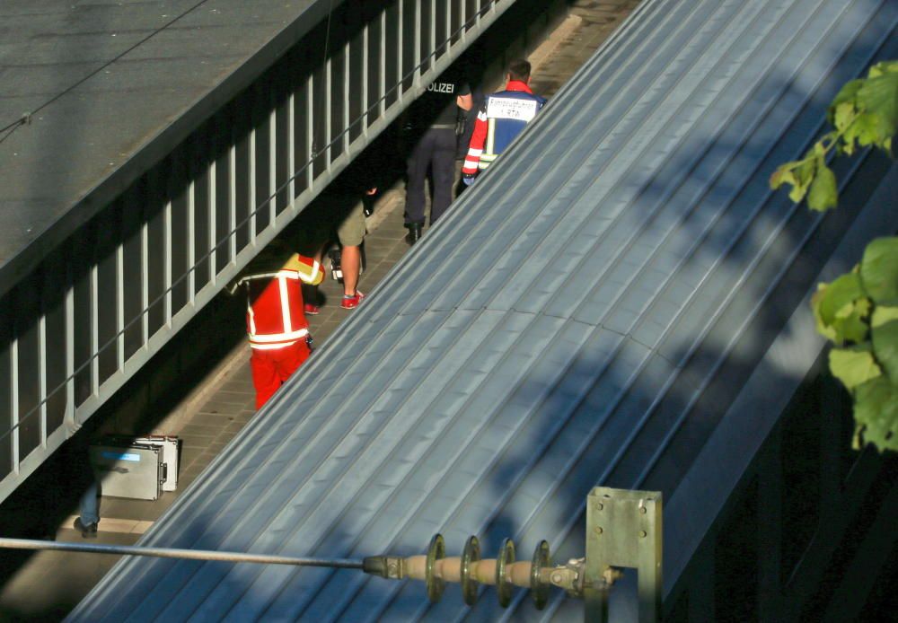 Abaten a un hombre tras apuñalar a dos personas en un tren en Alemania