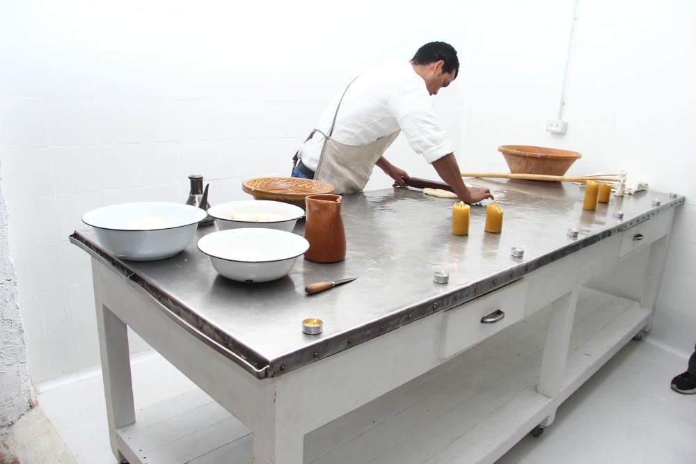 Neuer Bäcker in Traditions-Bäckerei Forn des Teatre