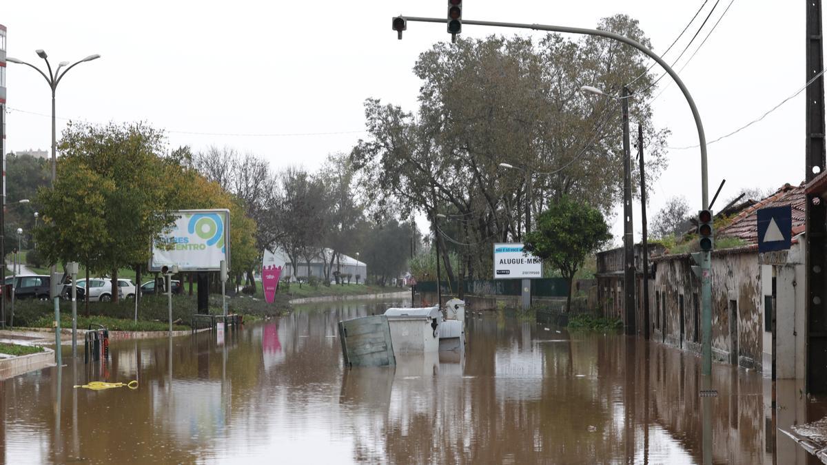 Calles inundadas por las fuertes lluvias en Lisboa (Portugal).