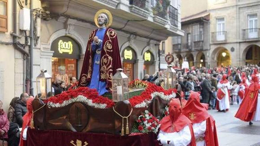 San Pedro arrastra pasiones