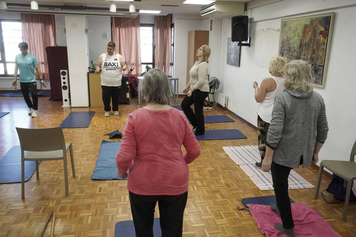 Activitat física organitzada per l'Associació de Gent Gran Viure i Conviure