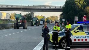 Tractores marchando hacia Barcelona desde la localidad de Franciac