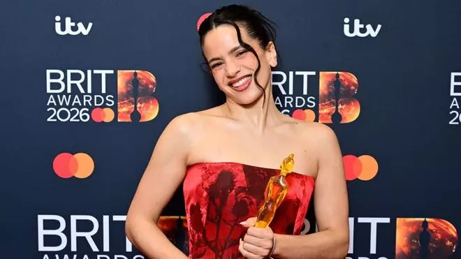 Rosalía pone de moda el perfume más mítico de los 2000: ¿a qué huele?