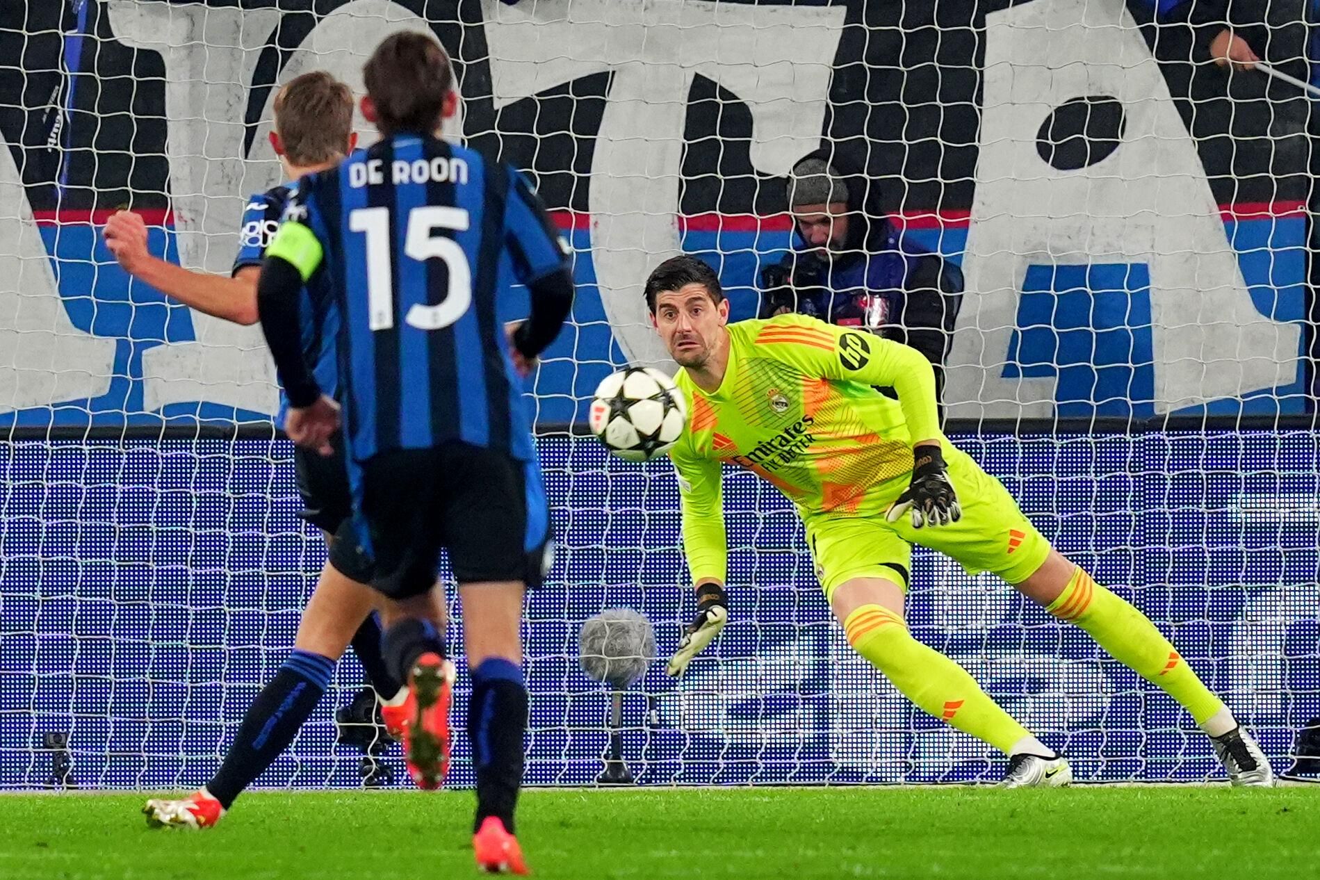 Atalanta's Charles De Ketelaere scores goal 1-1 during the Uefa Champions League soccer match between Atalanta BC and Real Madrid at Gewiss Stadium in Bergamo, north Italy - Tuesday , December 10 , 2024. Sport - Soccer . (Photo by Spada/LaPresse)
