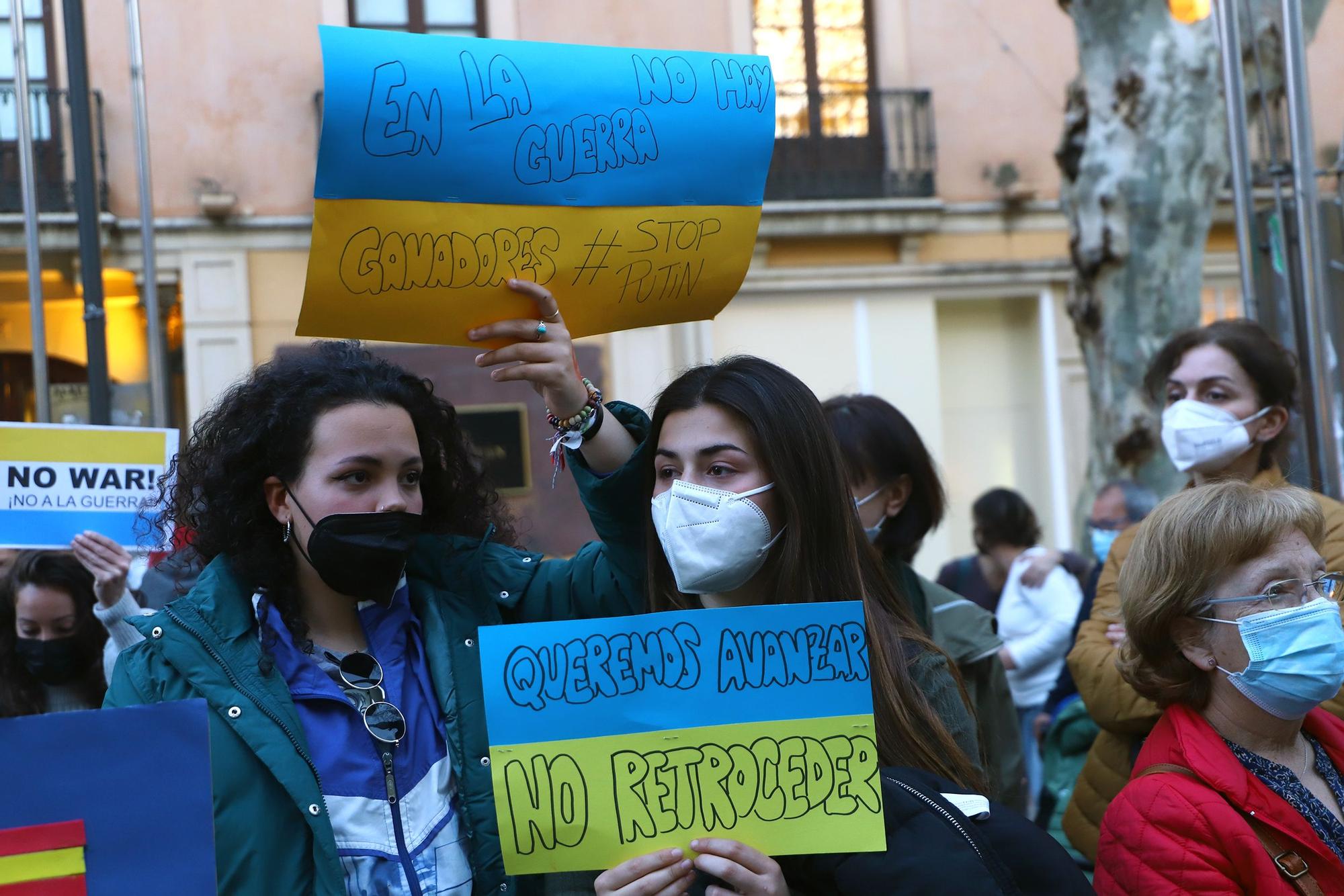 Concentración por Ucrania en el bulevar de Gran Capitán