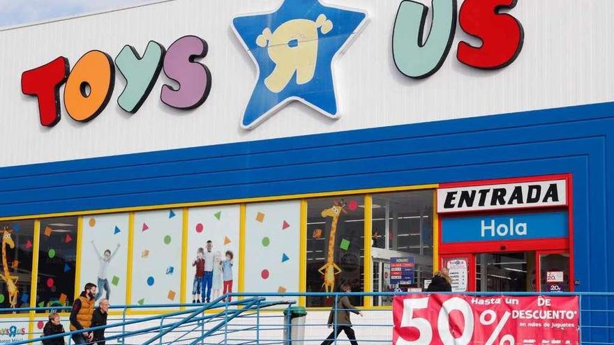 Toys &#039;R&#039; Us tiene en Vigo uno de sus 53 establecimientos en España. // José Lores