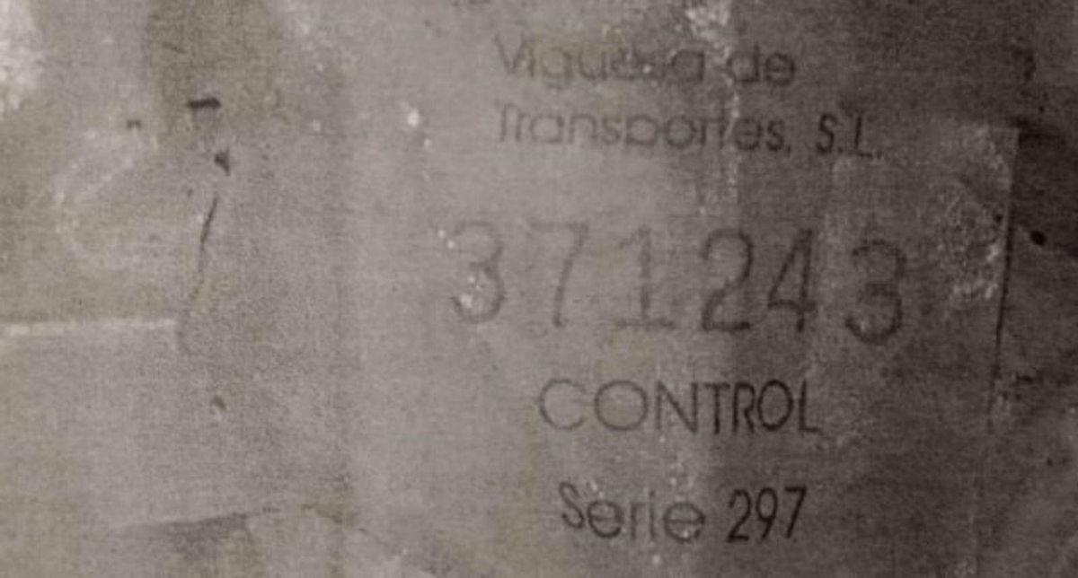 Tique de bus hallado en uno de los artefactos, prueba clave en el caso del incendio de dos autobuses de Vitrasa.