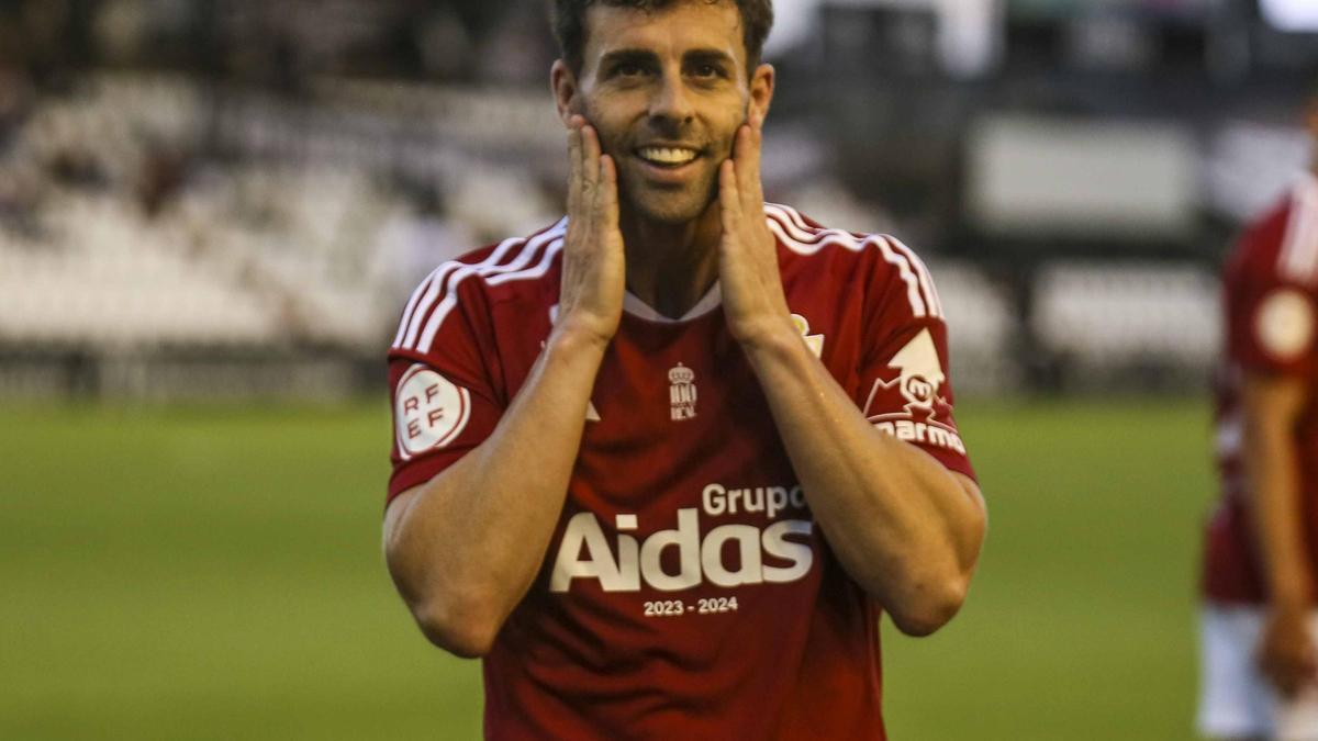 Rodri Ríos celebra el gol del Real Murcia ante el Mérida