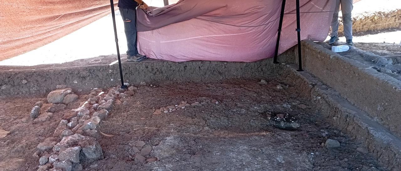 Cerro del Villar, zona votiva hacia el siglo VII a.C. próxima a la orilla de la isla original