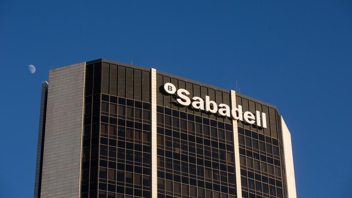 Fachada de la sede del Banco Sabadell.