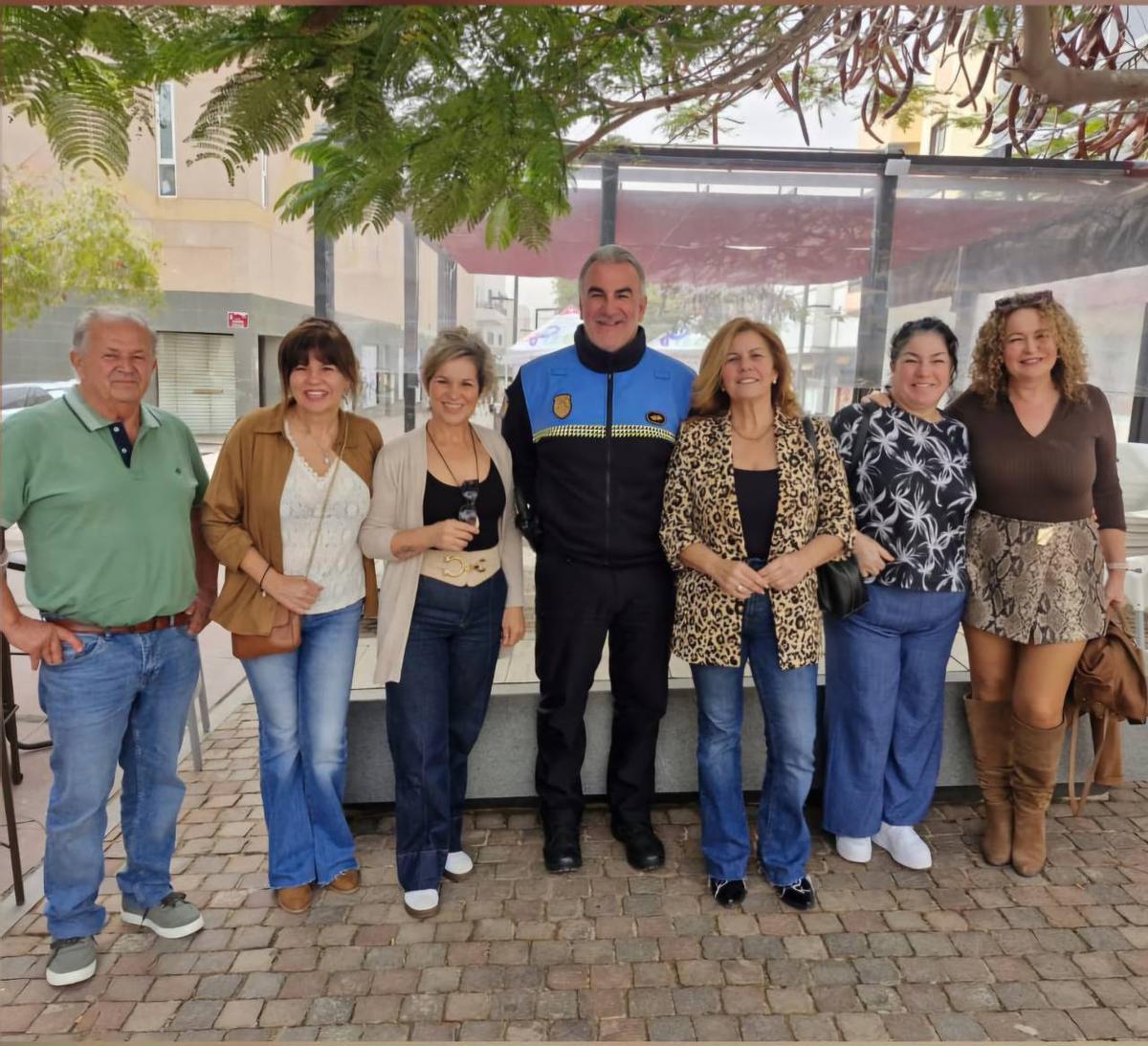 De izquierda a dercha, Fernando Pérez, Marí y Tina Armas, Rafa Rodríguez, Fabiola Rodríguez, Loli Rodríguez y Rosa Armas.