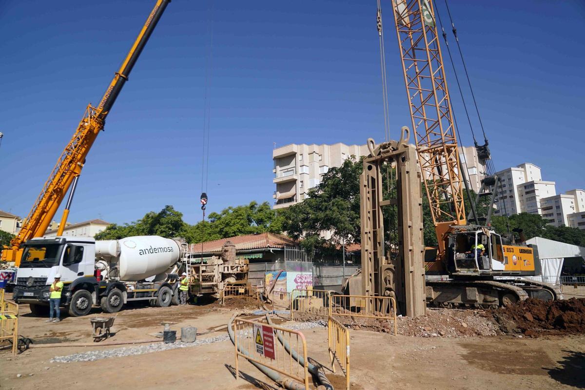 El presidente de la Junta de Andalucía, Juanma Moreno, preside el acto de inicio de obras de la línea 2 del metro de Málaga al Hospital Civil, en el tramo Hilera-Eugenio Gross
