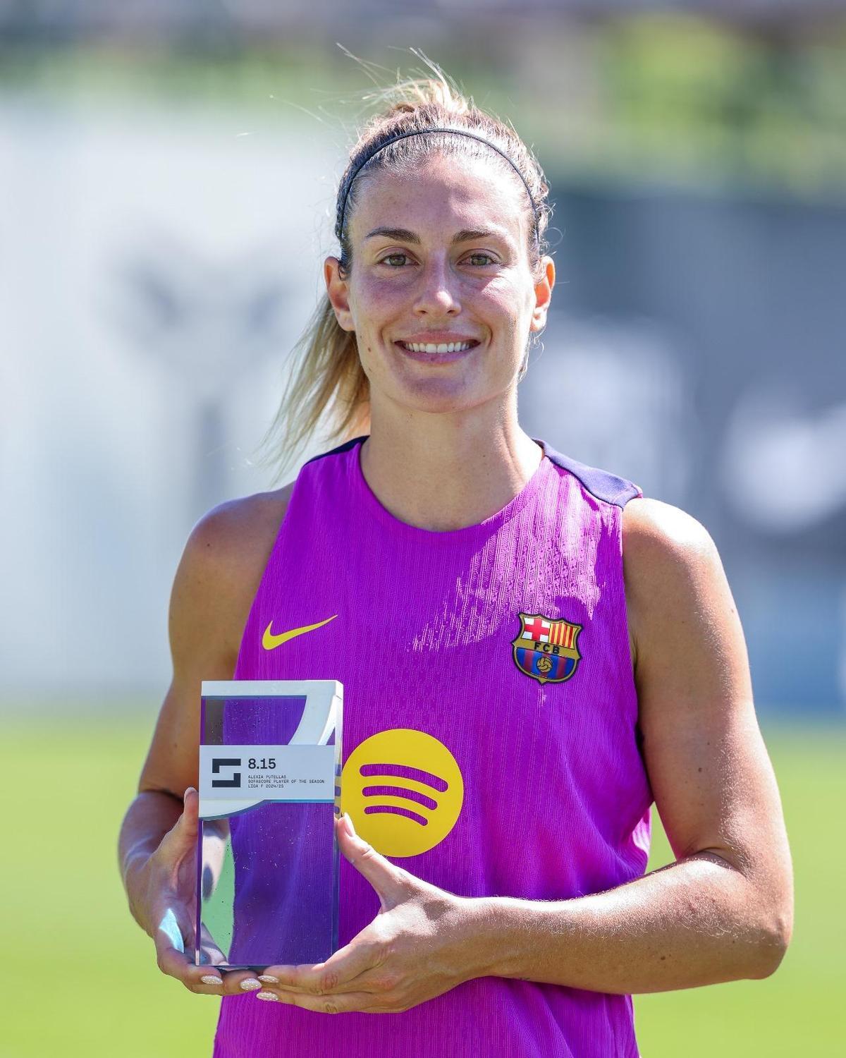 Alexia Putellas recibe el premio POTS Sofascore.