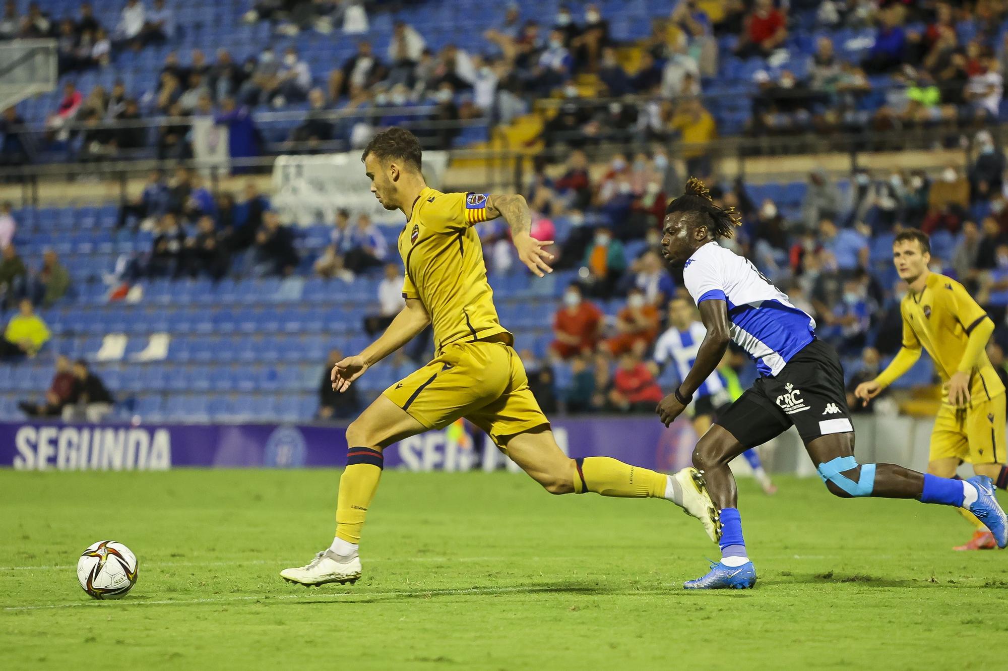 El Rico Pérez se harta del equipo: así se vivió en el estadio el Hércules - Atlético Levante