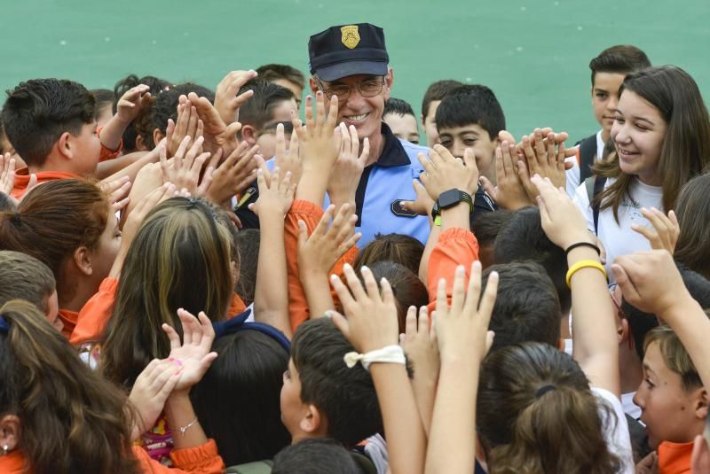 GÁLDAR.  Pepe, policía local de Gáldar, que se ha hecho viral por un vídeo en el que saluda a todos los niños a la entrada del colegio.  | 20/06/2019 | Fotógrafo: José Pérez Curbelo