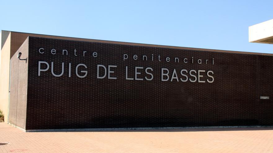 Un mort i quatre ferits en un incendi a la presó de Puig de les Basses