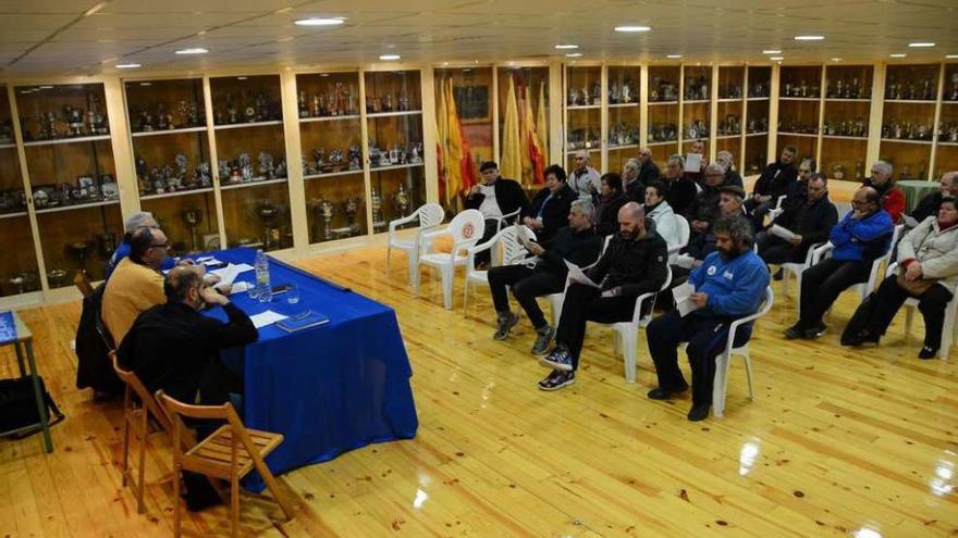 Un momento de la asamblea de la SD Tirán celebrada el fin de semana. // Gonzalo Núñez