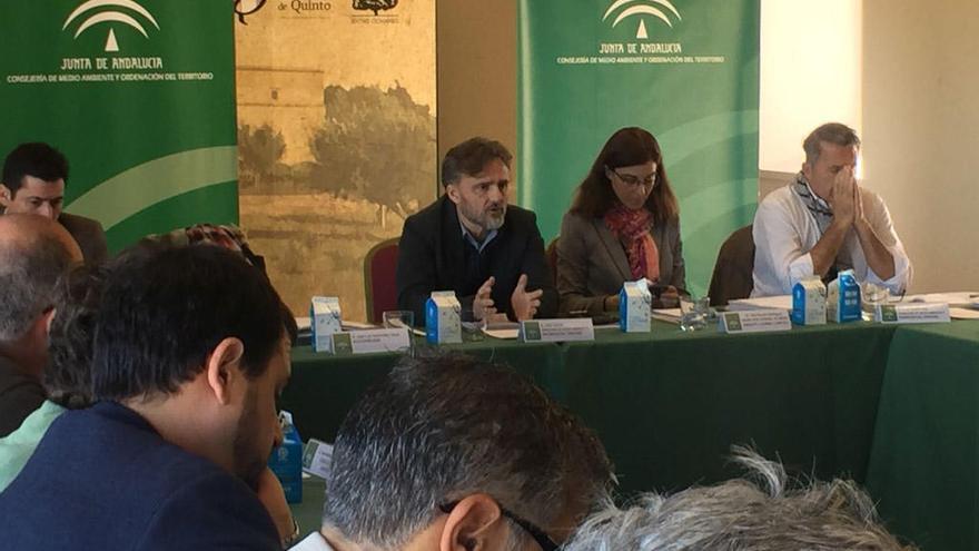 Un momento de la reunión del Consejo Andaluz de Medio Ambiente, con José Fiscal en el centro de la imagen.