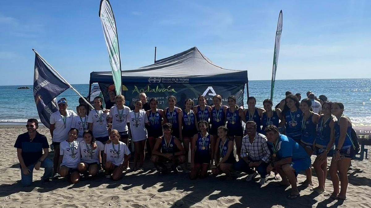 Foto de familia del Real Club Mediterráneo.
