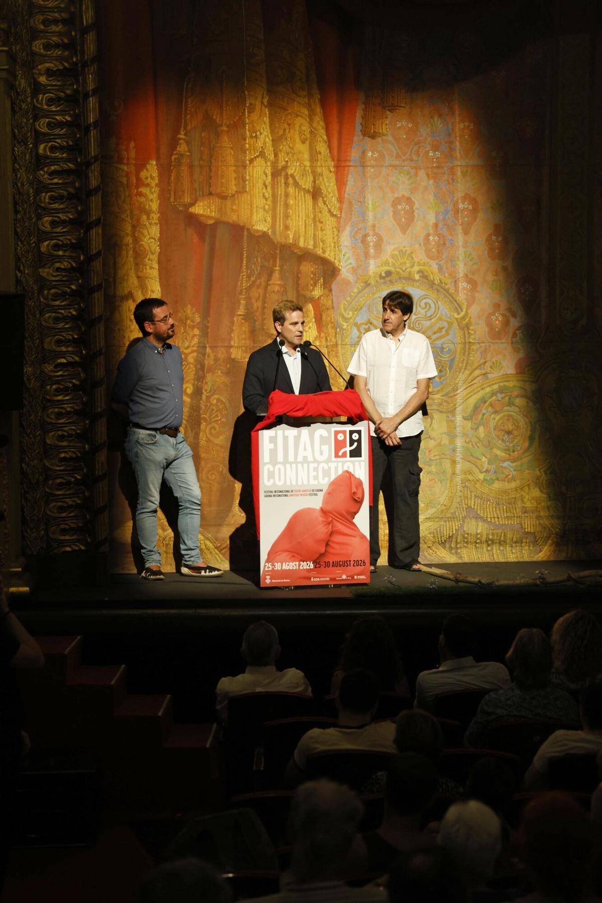 Girona. Teatre Municipal. Inauguracio 26a edicio del FITAG Festival Internacional de Teatre Amateur de Girona. Parlaments Lluc Salellas, Xavier Valenti, Jordi Camps.