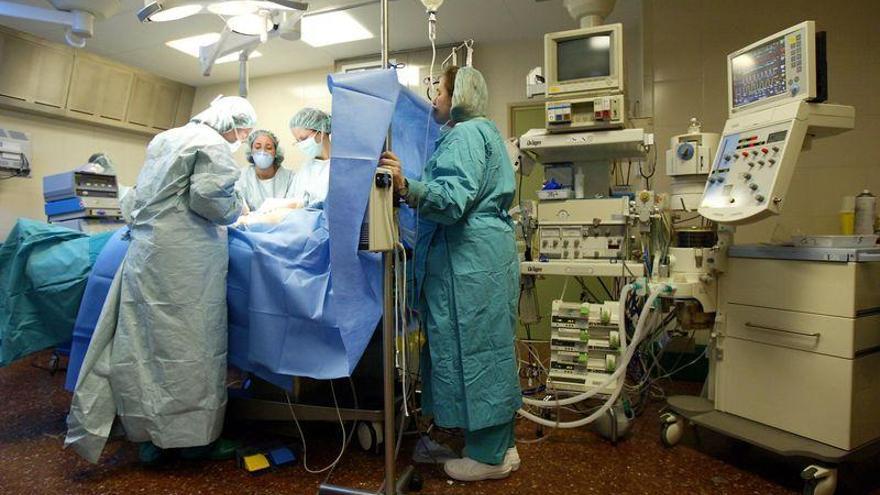 Sanidad prevé más presupuesto para las cirugías de tarde y atajar la lista de espera