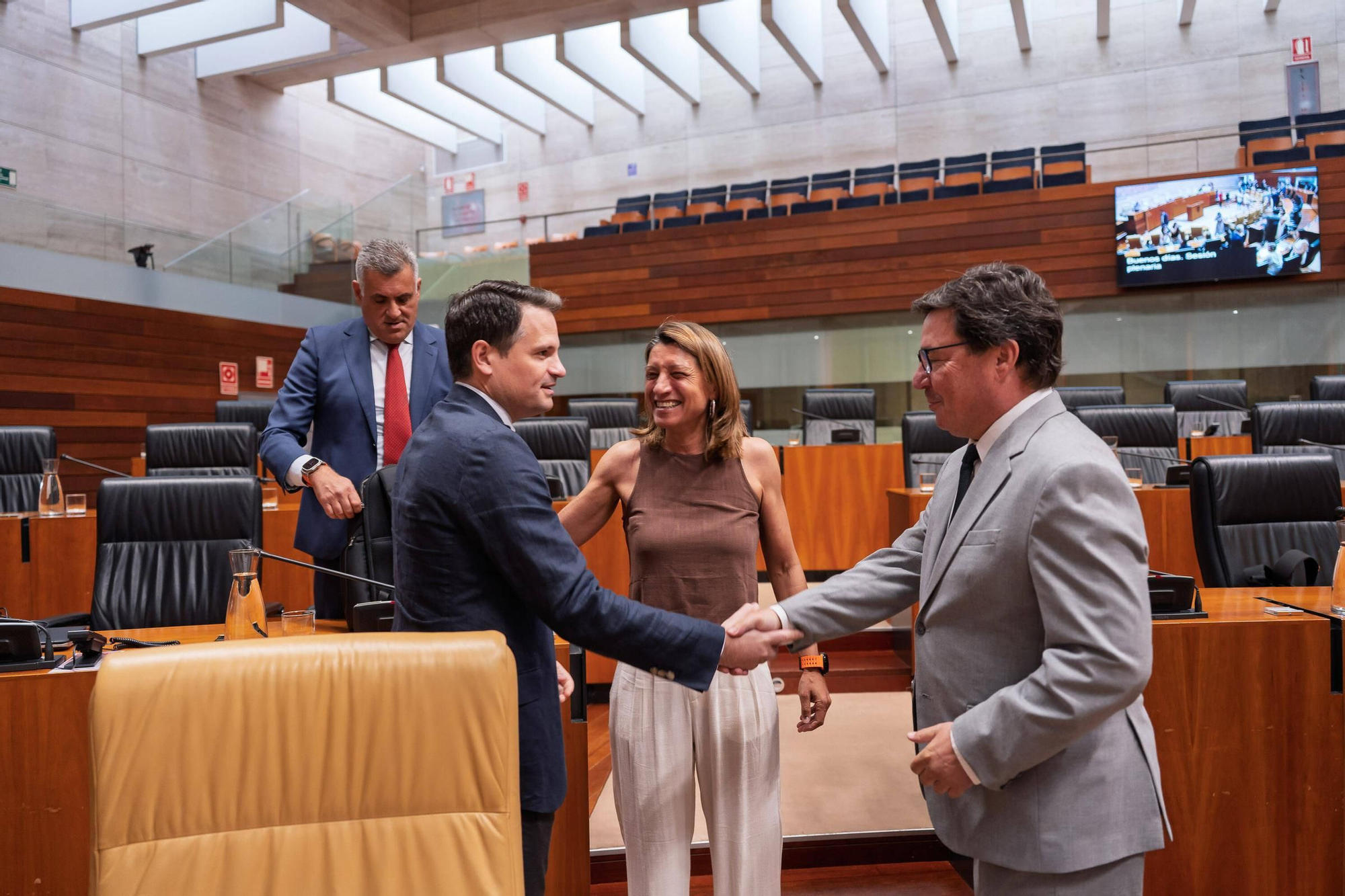Fotogalería | Las imágenes del pleno en la Asamblea de Extremadura